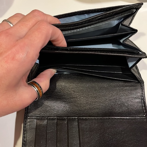 Coach Clutch Style Black Soft Leather Wallet w/Blue Fabric Inside ALMOST NEW - Picture 7 of 16